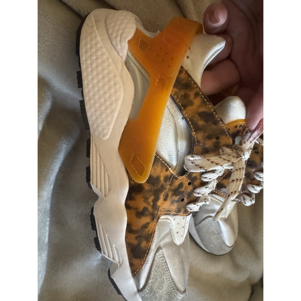 Women's Nike  Huarache Orange/leopard  size 9 EUC WR